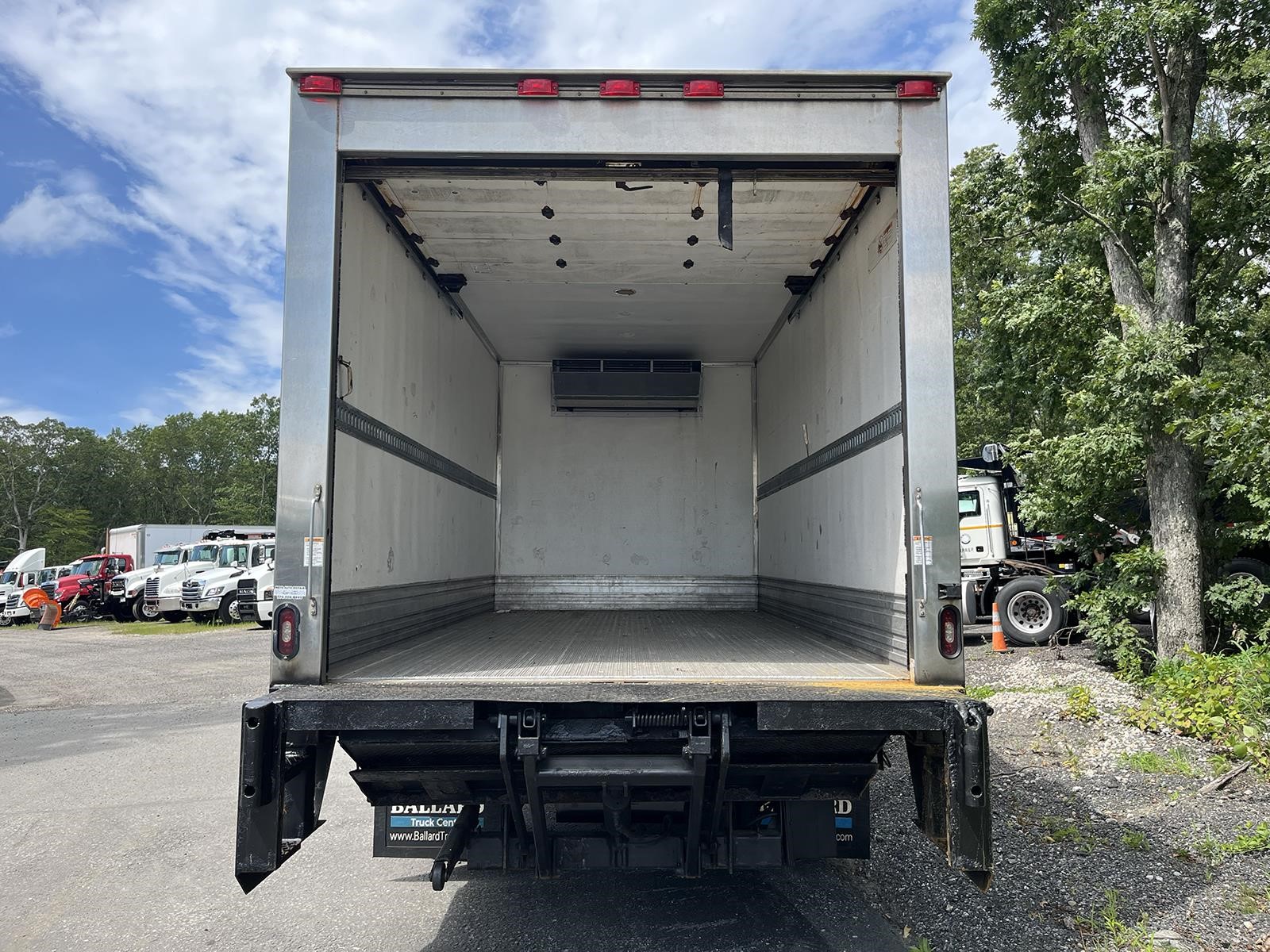 2017 ISUZU NPR XD - image 5 of 6