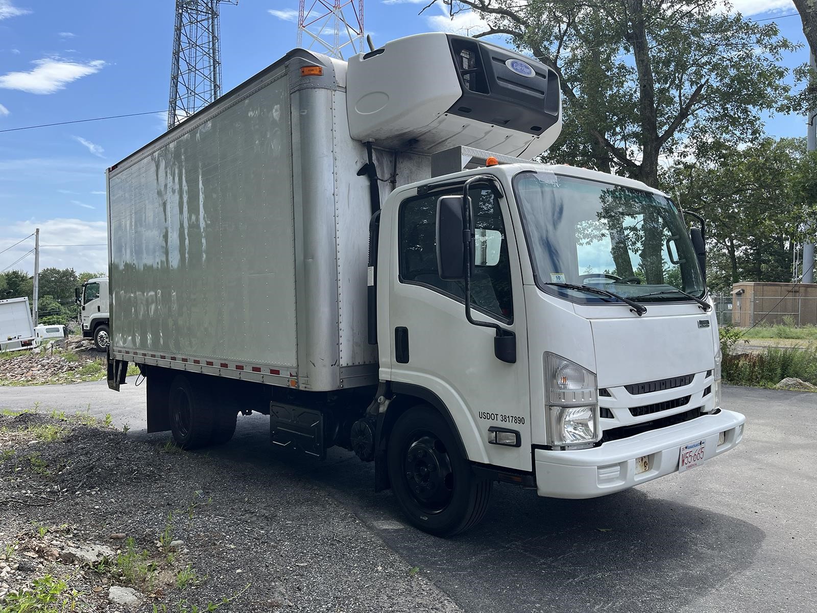 2017 ISUZU NPR XD - image 3 of 6