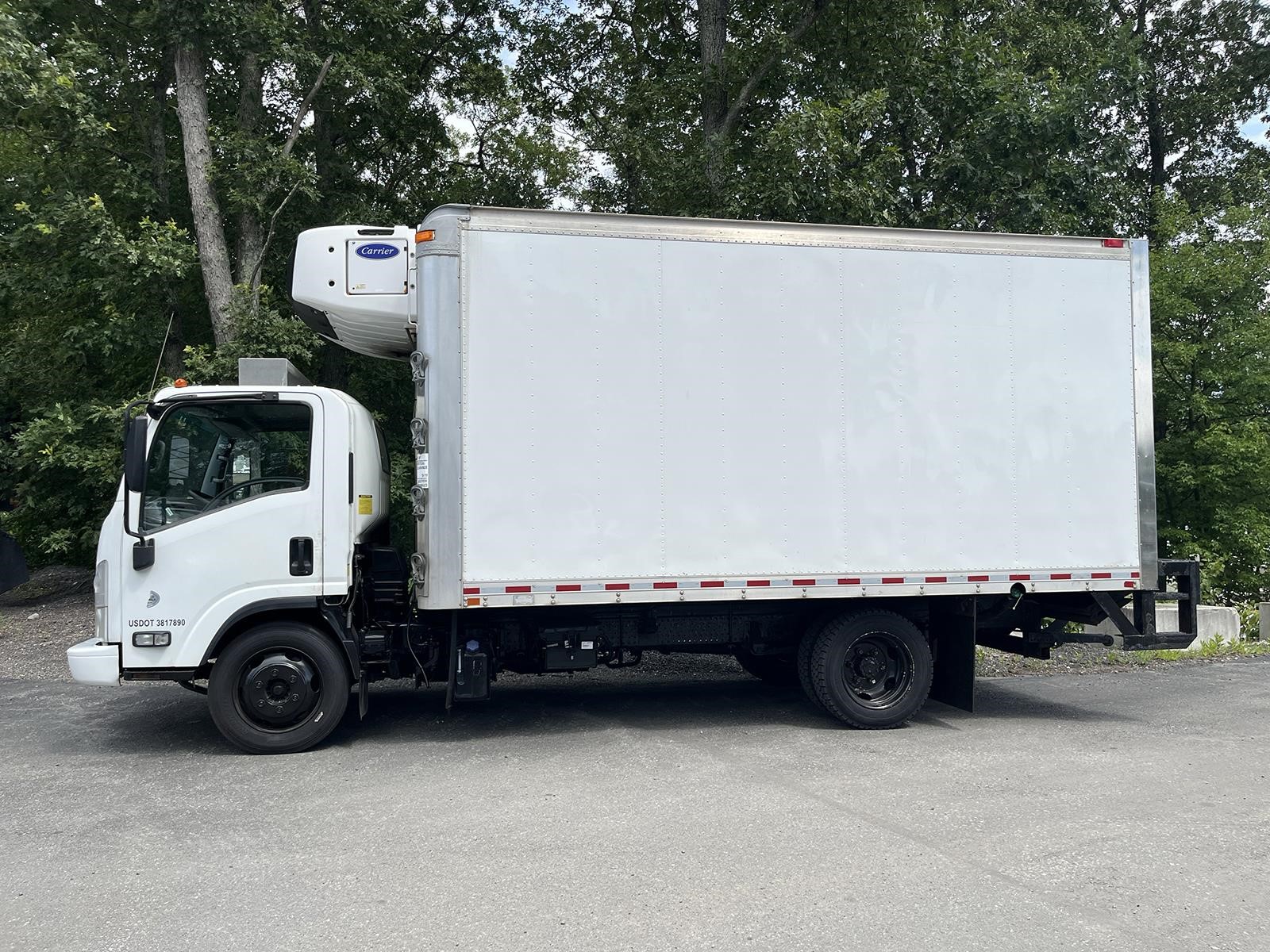 2017 ISUZU NPR XD - image 4 of 6