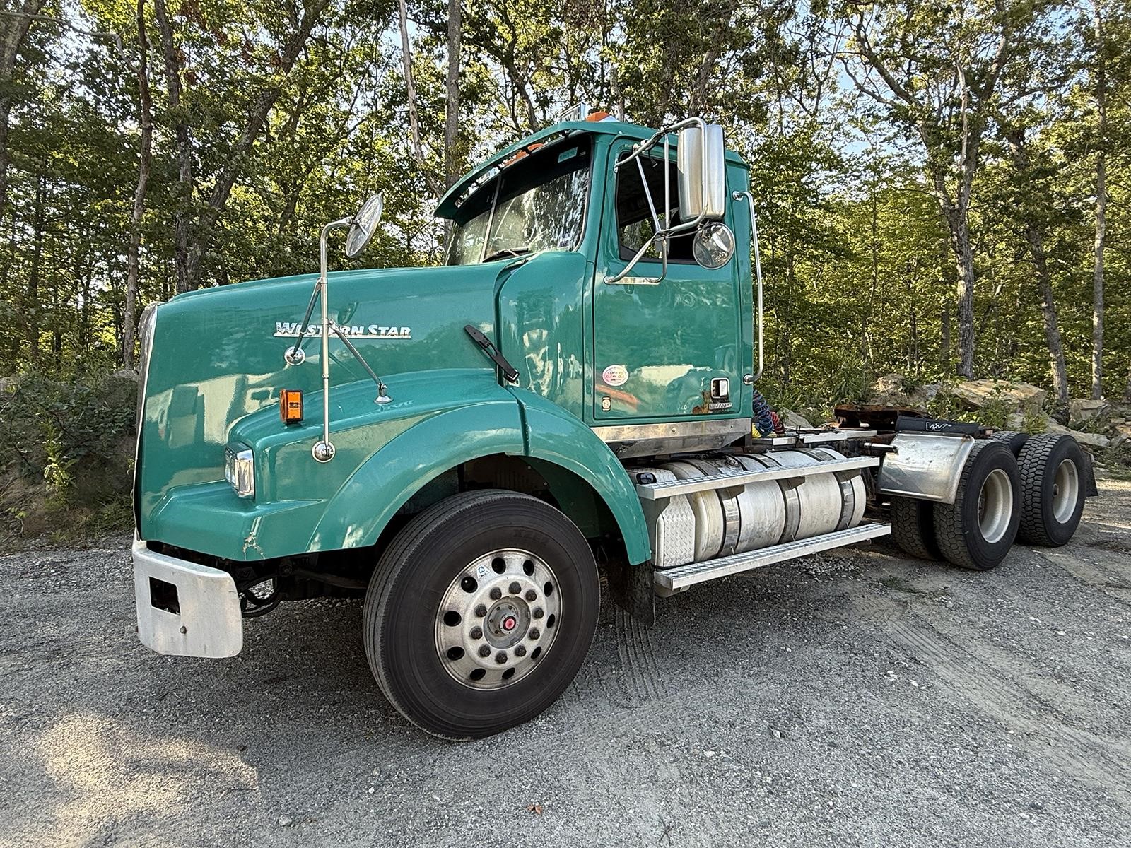2016 WESTERN STAR 4900 - image 1 of 6