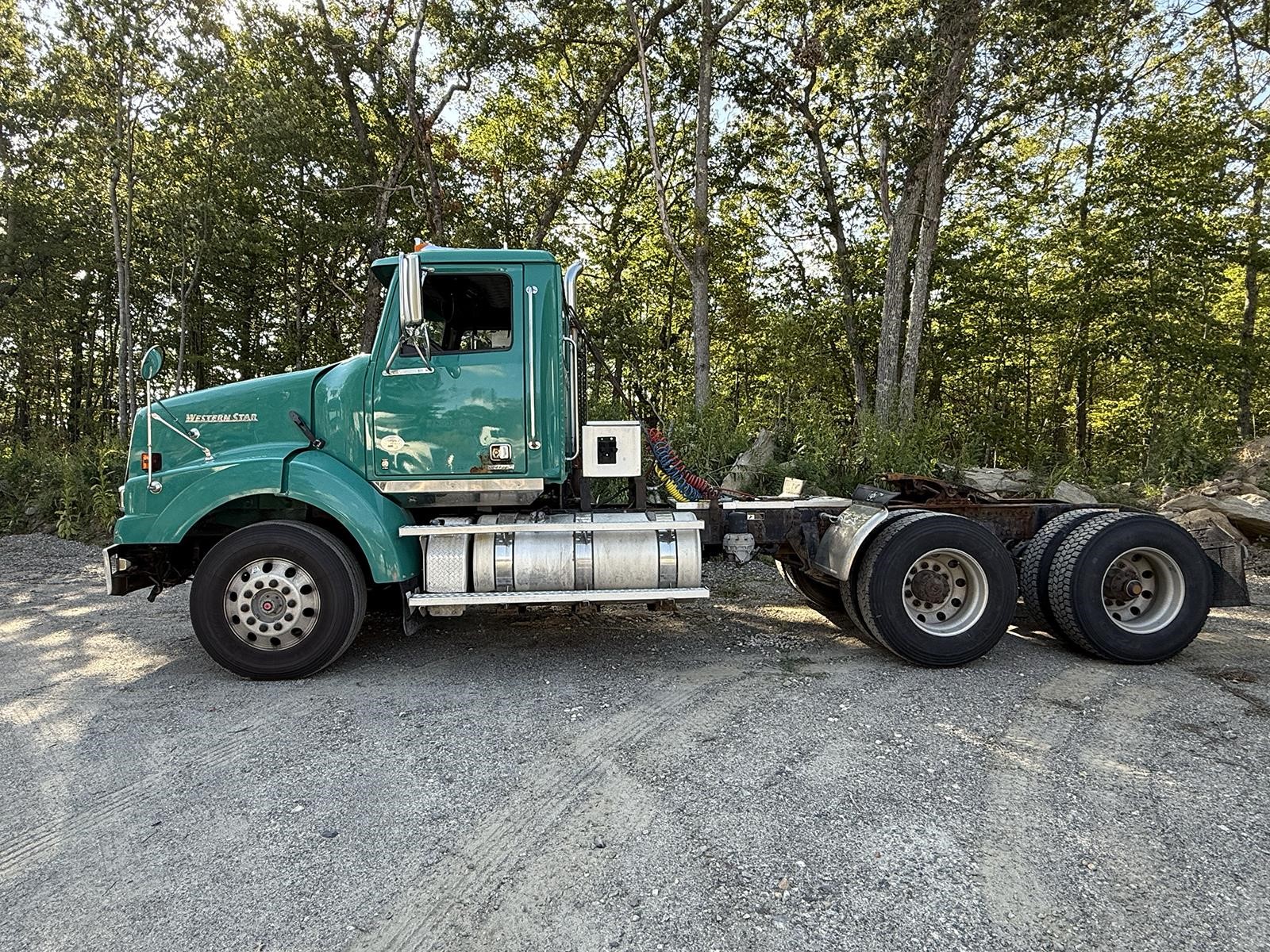 2016 WESTERN STAR 4900 - image 4 of 6