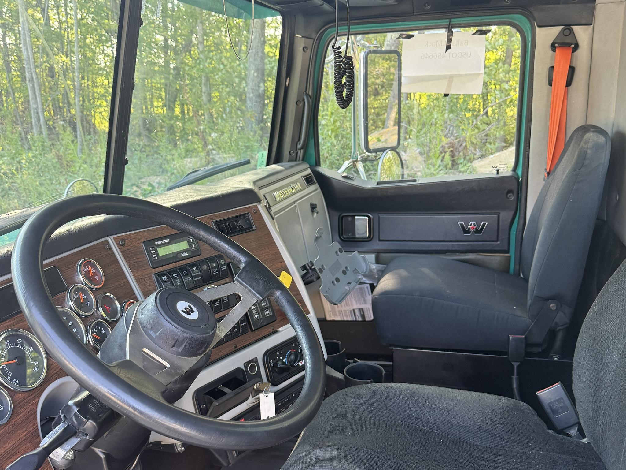 2016 WESTERN STAR 4900 - image 6 of 6