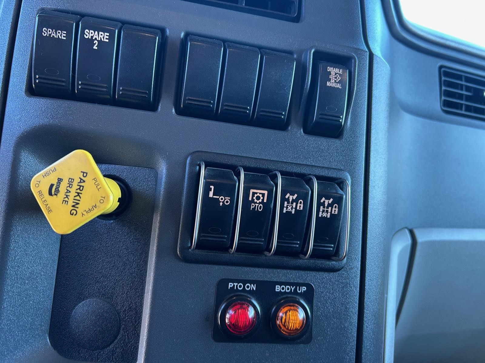 2020 PETERBILT 567 - image 4 of 6