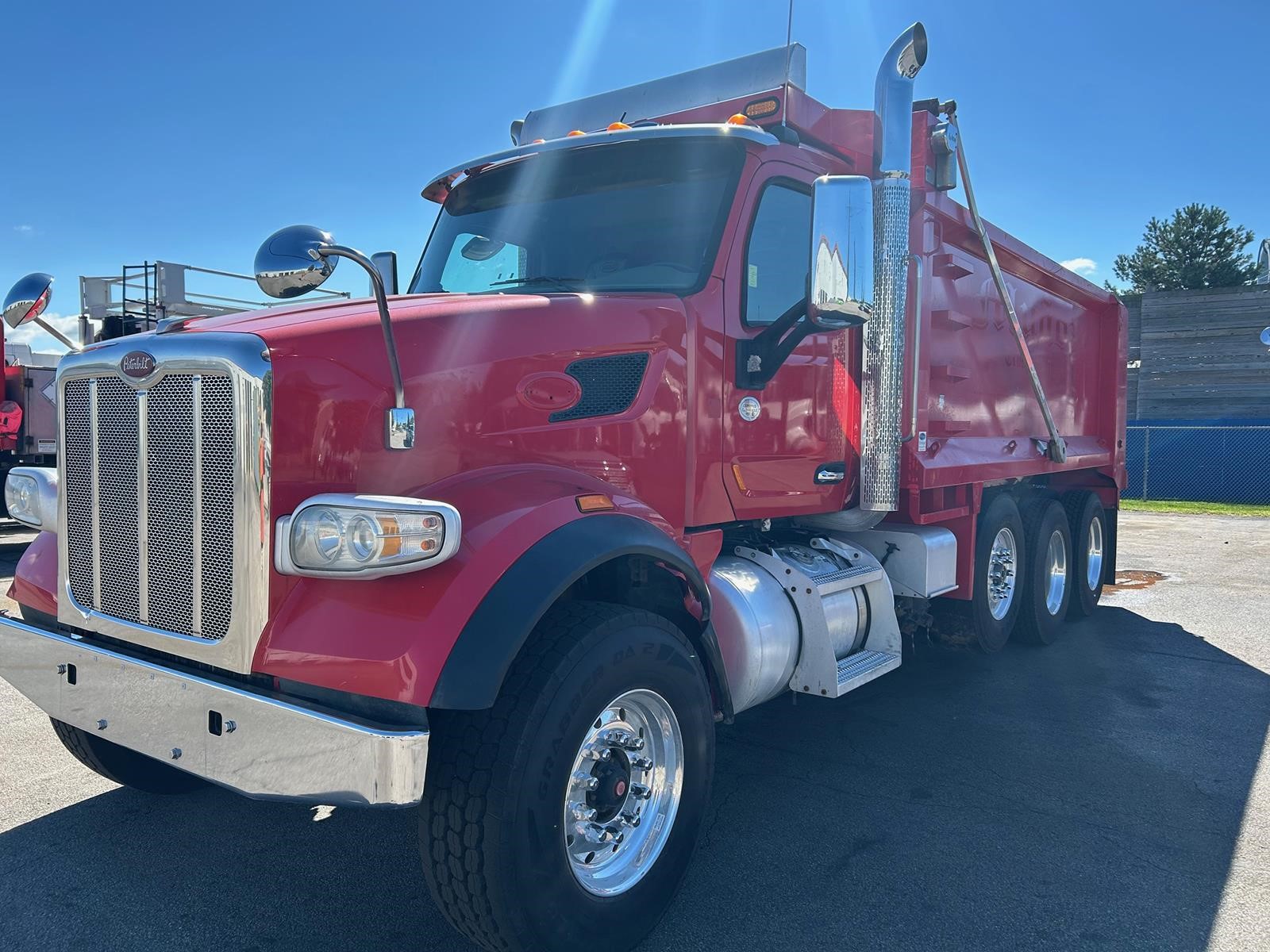 2020 PETERBILT 567 - image 1 of 6