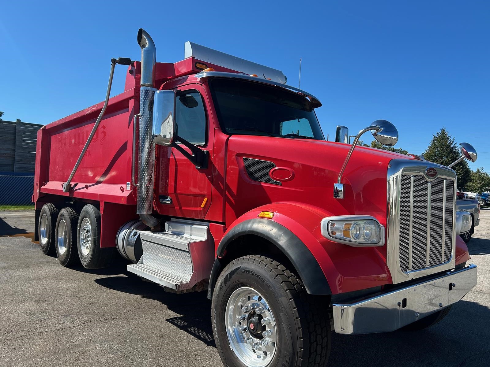 2020 PETERBILT 567 - image 2 of 6