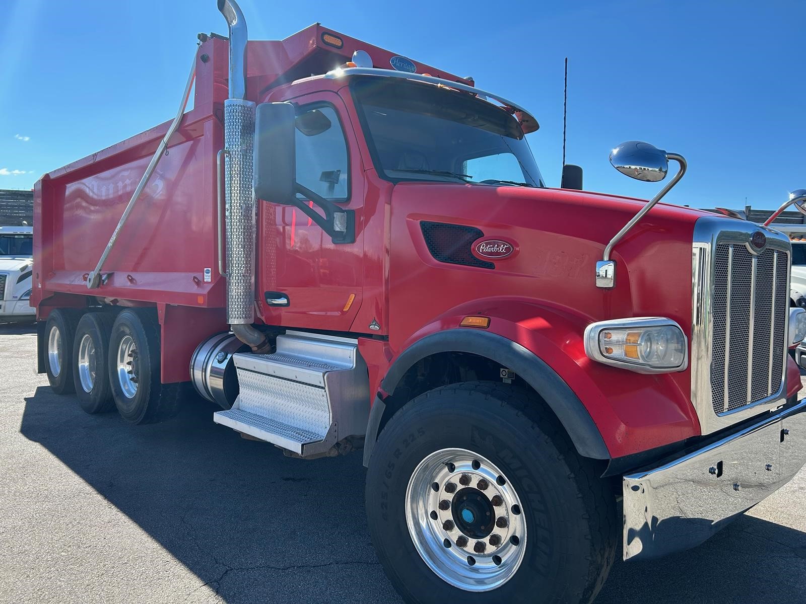 2020 PETERBILT 567 - image 2 of 6