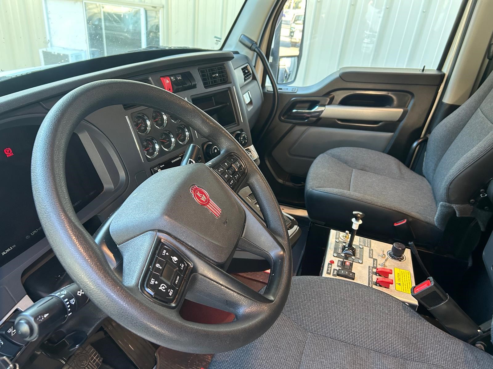 2025 KENWORTH T880 - image 6 of 6