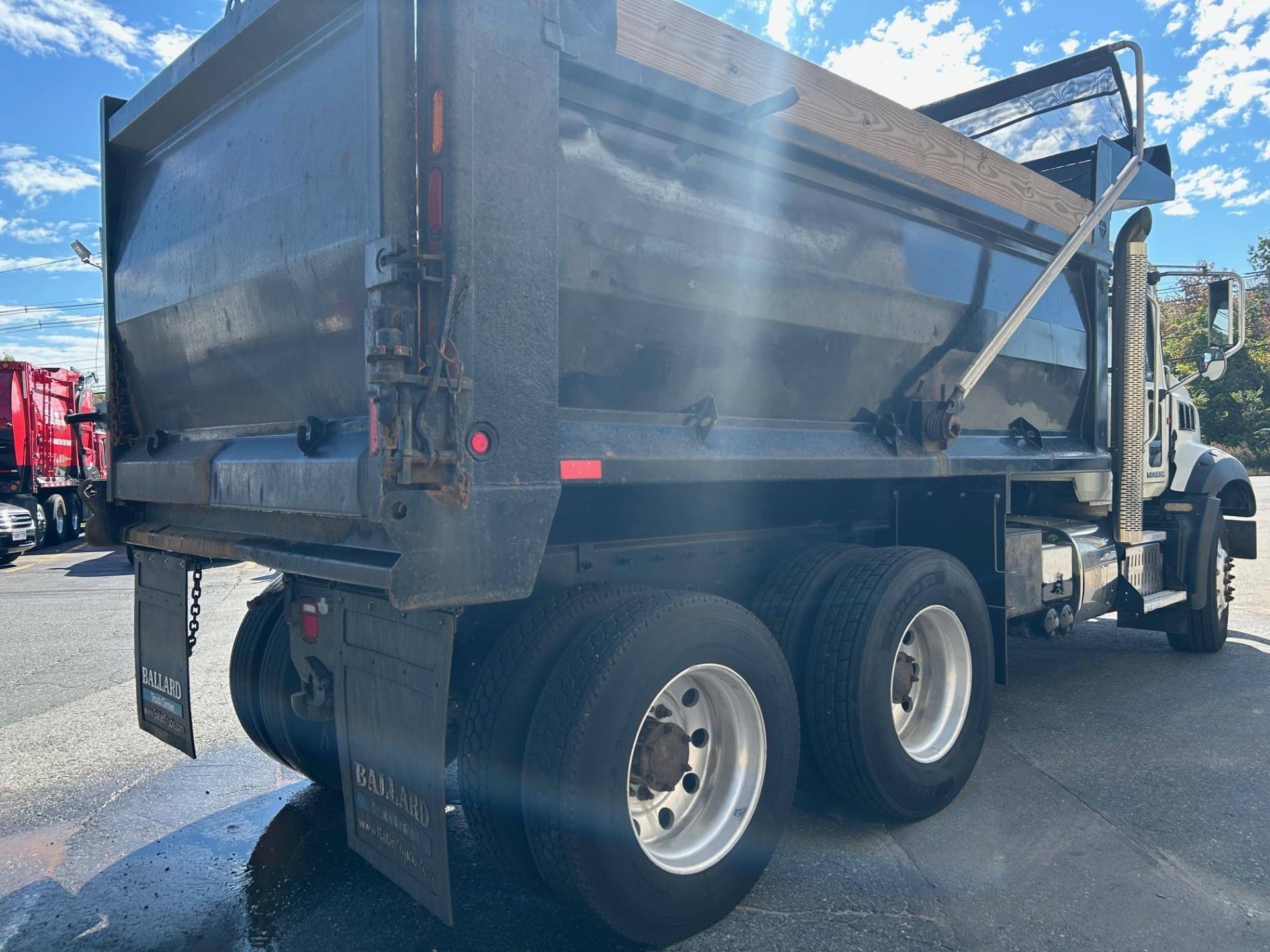 2013 MACK GRANITE GU813 - image 2 of 6