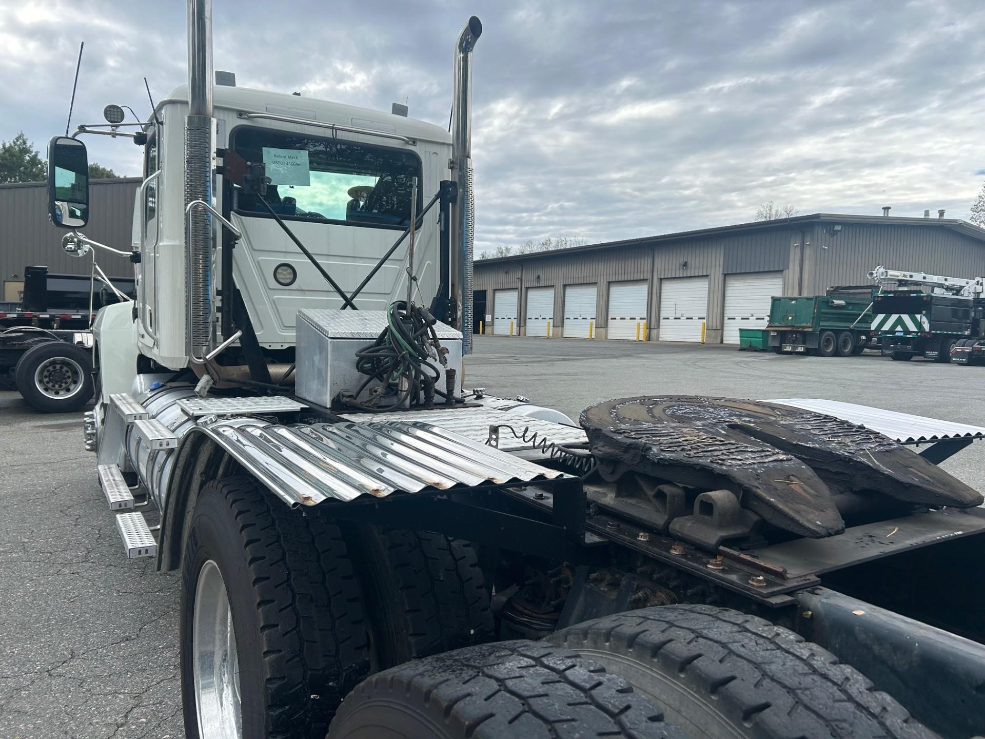 2021 MACK PINNACLE 64T - image 3 of 6