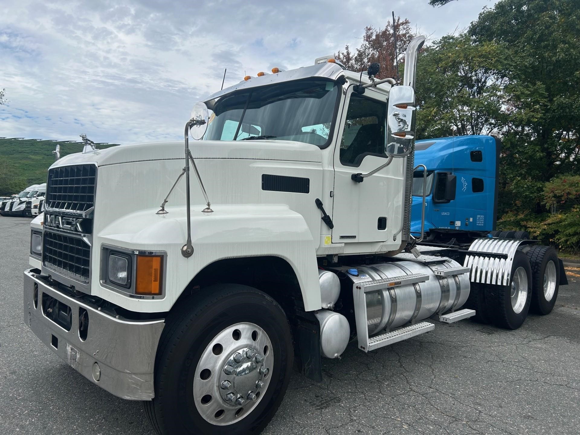 2021 MACK PINNACLE 64T - image 2 of 6