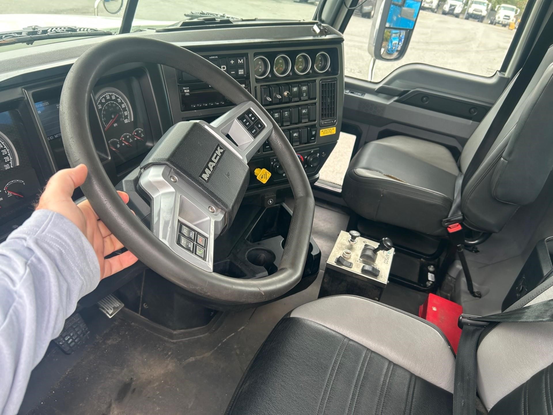 2021 MACK PINNACLE 64T - image 4 of 6