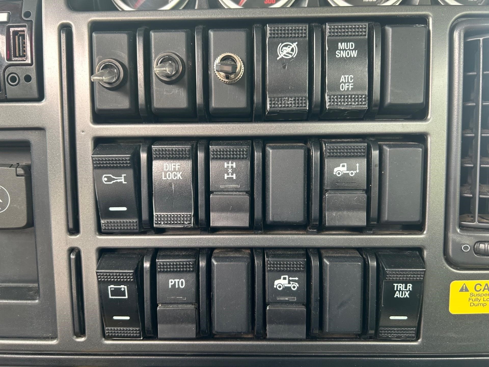 2021 MACK PINNACLE 64T - image 5 of 6
