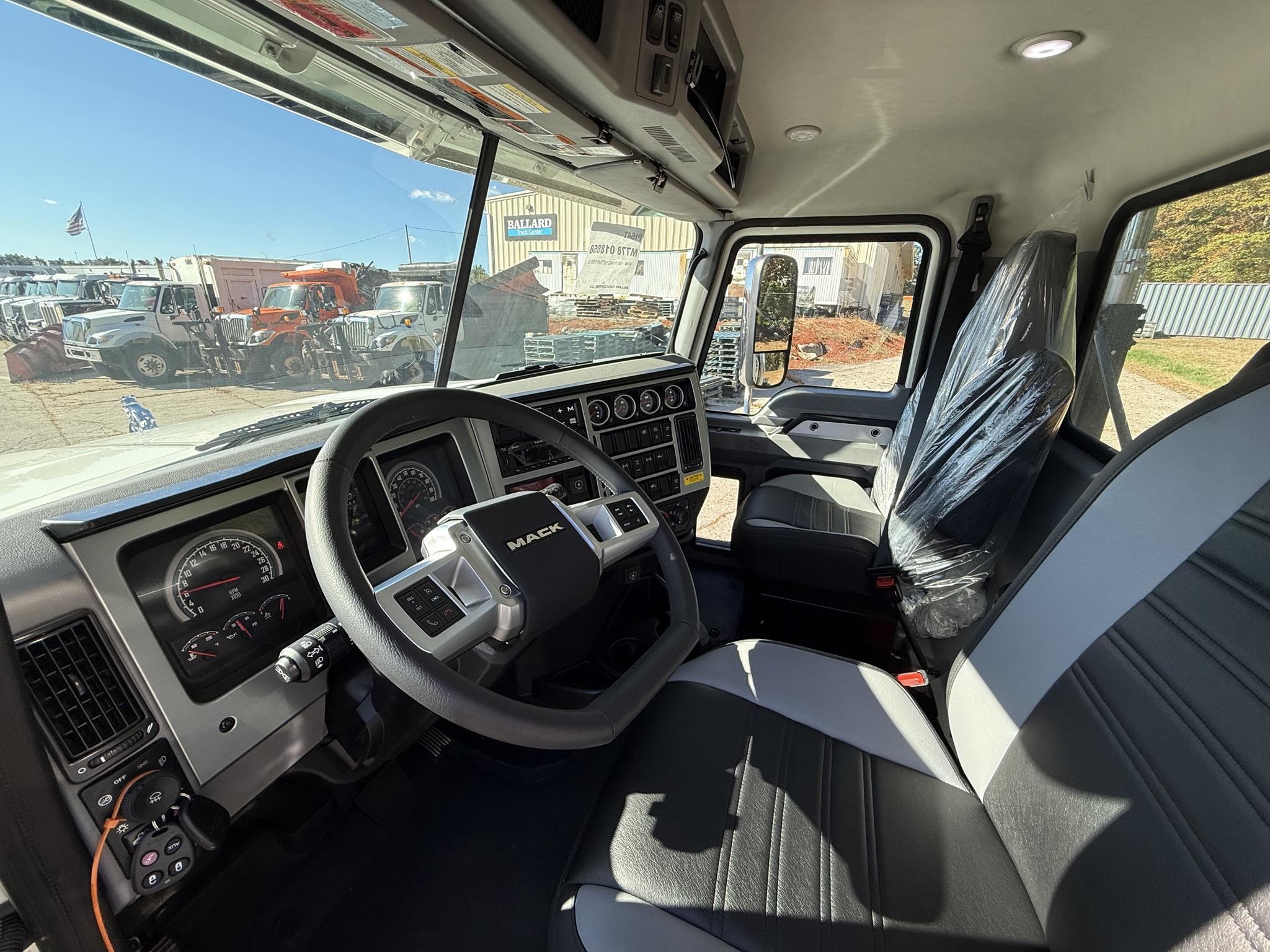 2026 MACK PINNACLE 64T - image 5 of 6
