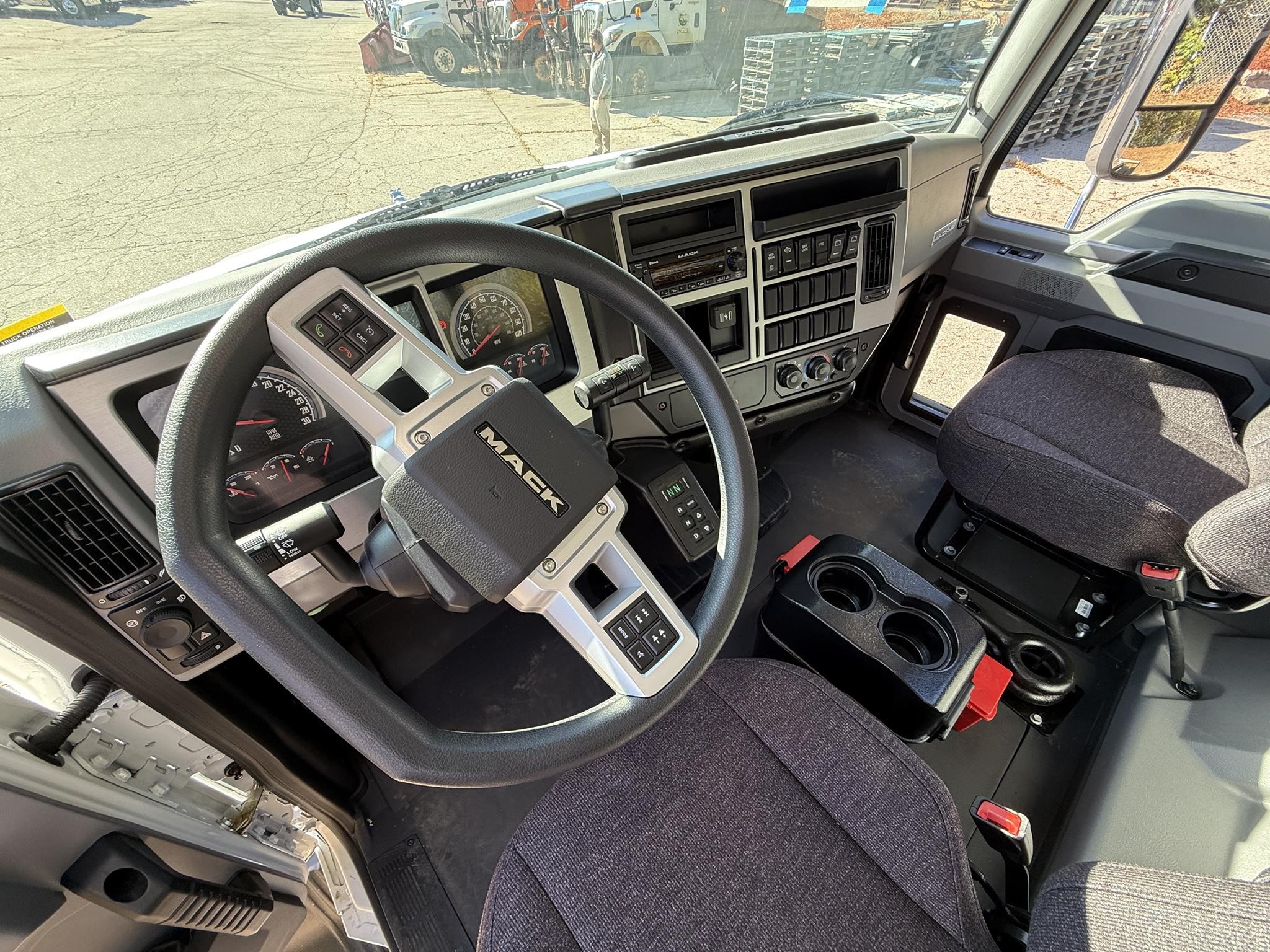 2026 MACK MD7 - image 6 of 6