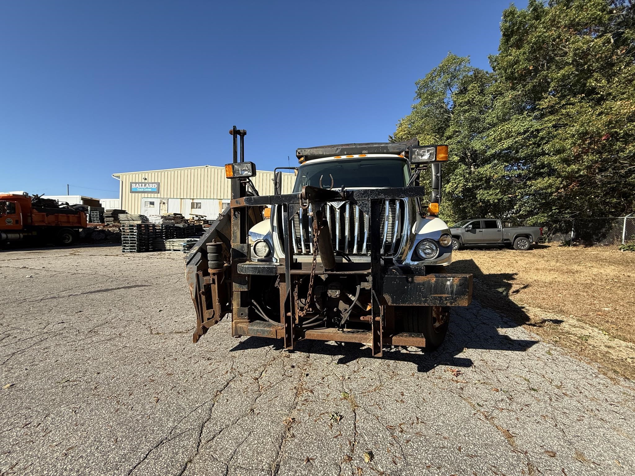 2008 INTERNATIONAL WORKSTAR 7300 - image 2 of 6