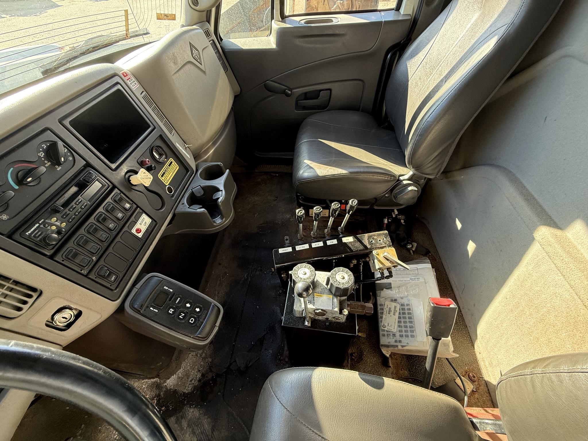 2008 INTERNATIONAL WORKSTAR 7300 - image 6 of 6