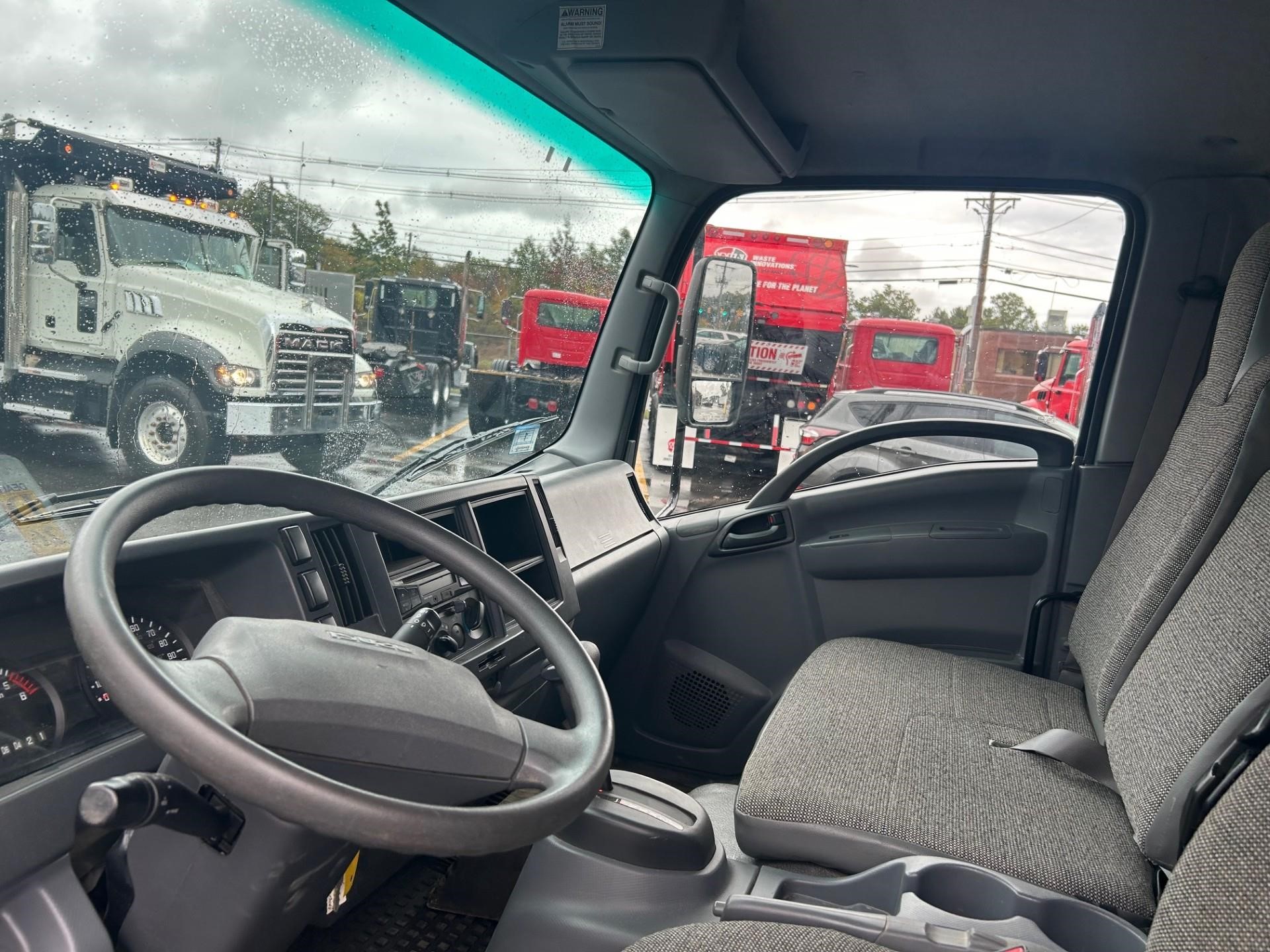 2016 ISUZU NPR HD - image 4 of 6