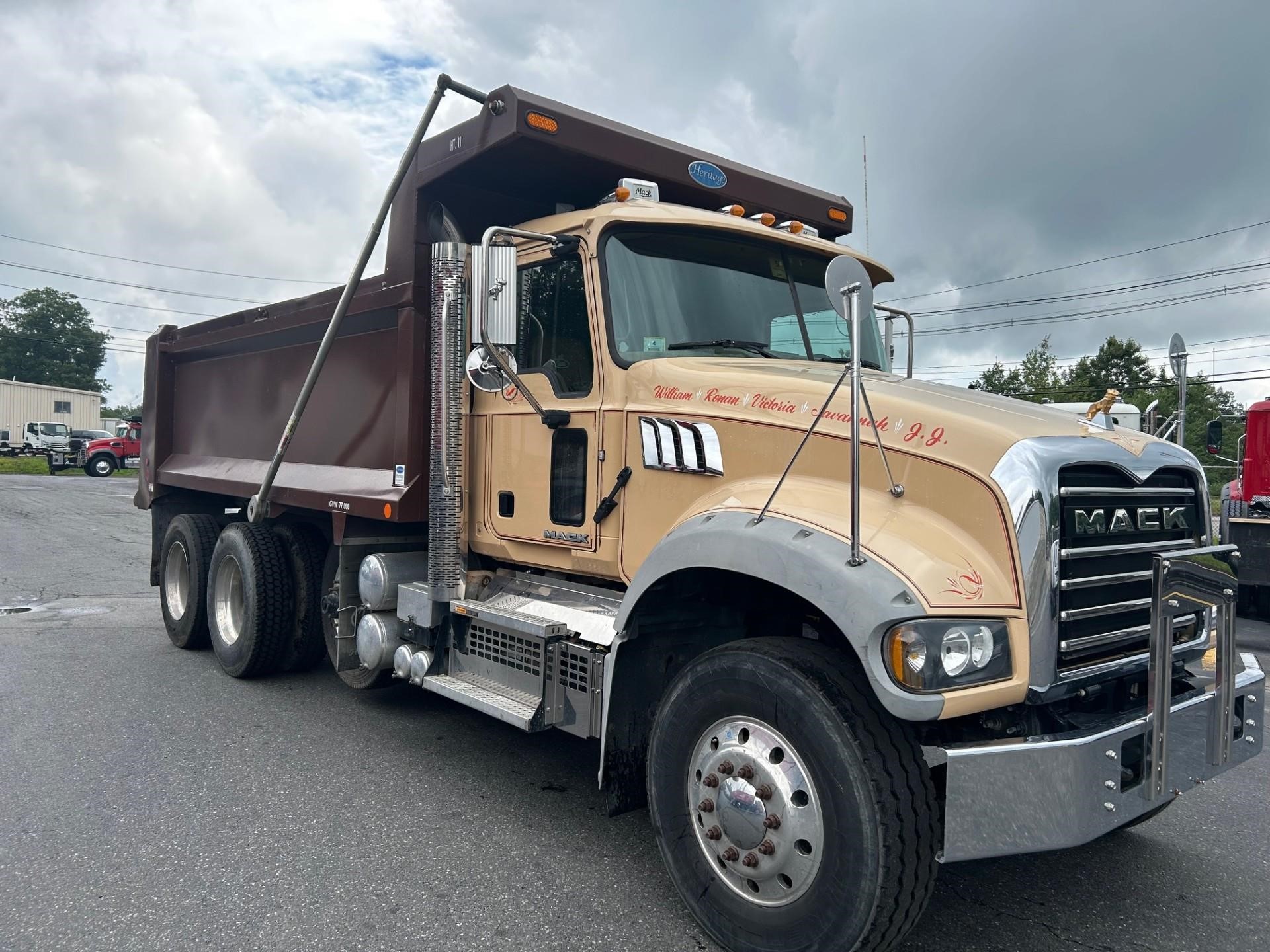 2018 MACK GRANITE GU713 - image 2 of 6