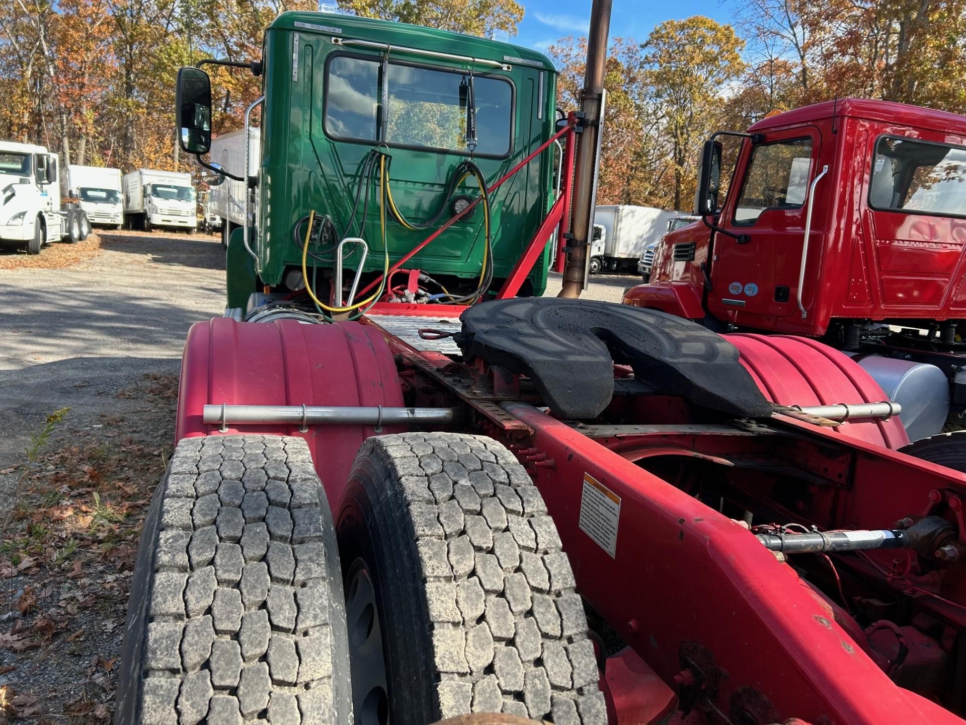 2018 MACK PINNACLE CHU613 - image 3 of 6