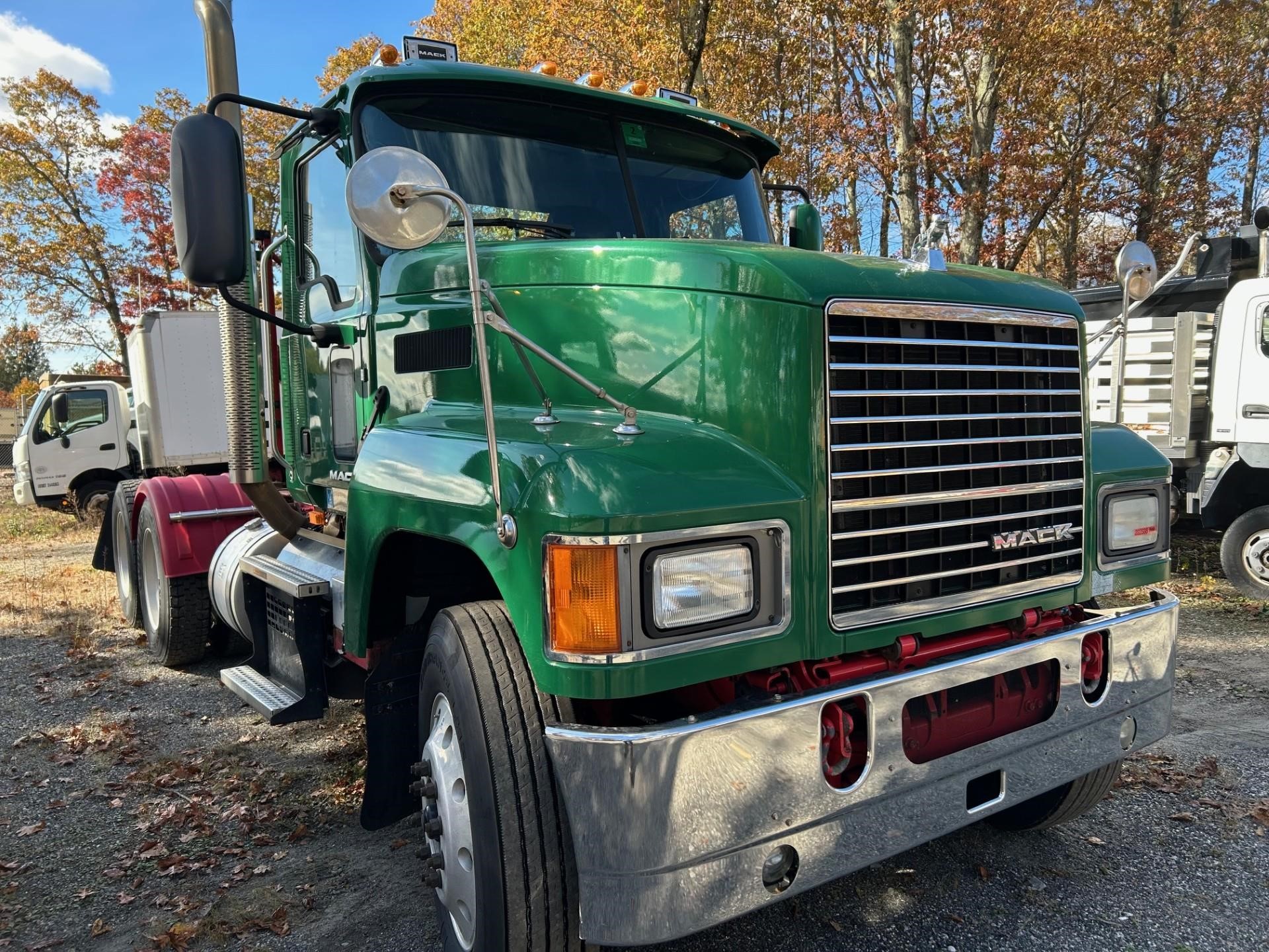 2018 MACK PINNACLE CHU613 - image 2 of 6