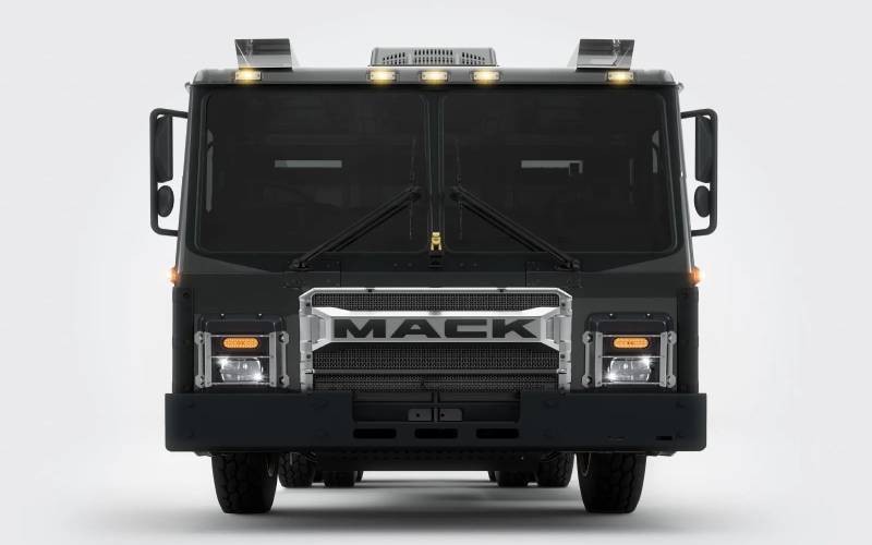 Mack LR Mack LR - image 2 of 3
