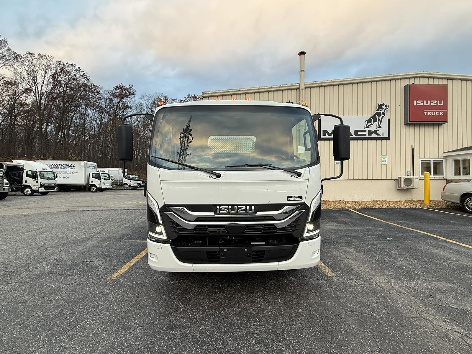 2025 ISUZU NRR - image 2 of 6