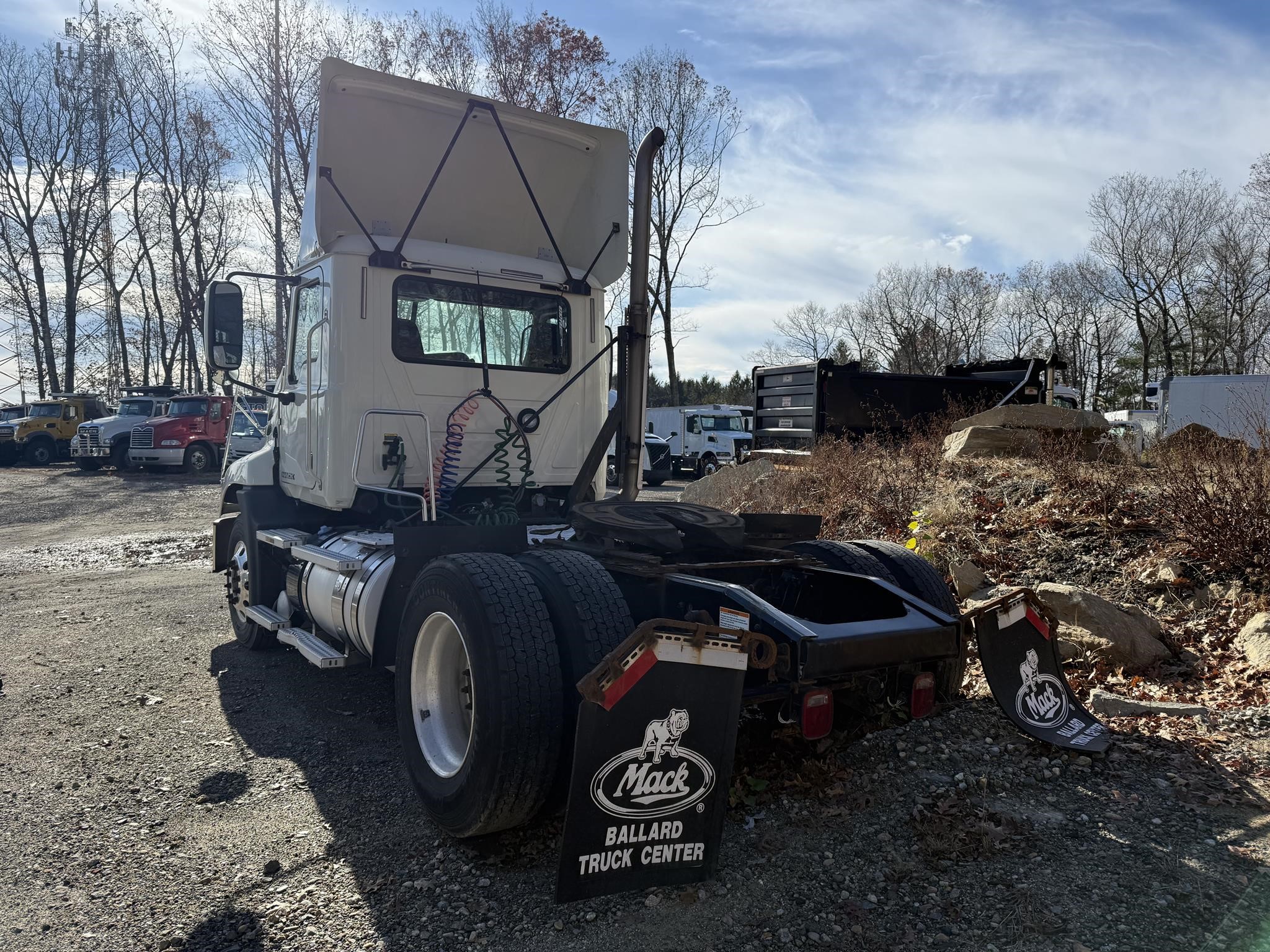 2016 MACK PINNACLE CXU612 - image 3 of 6