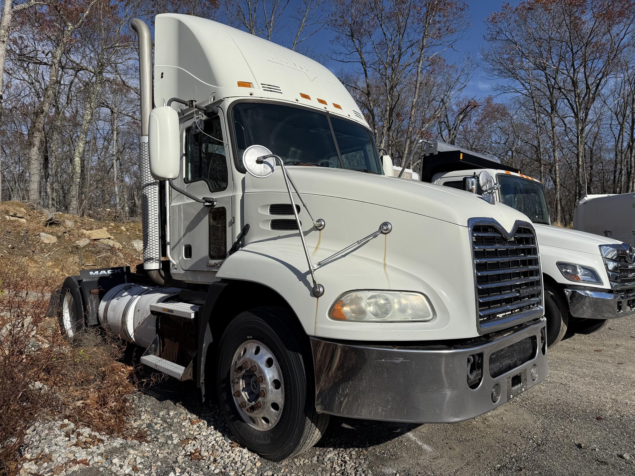 2016 MACK PINNACLE CXU612 - image 2 of 6