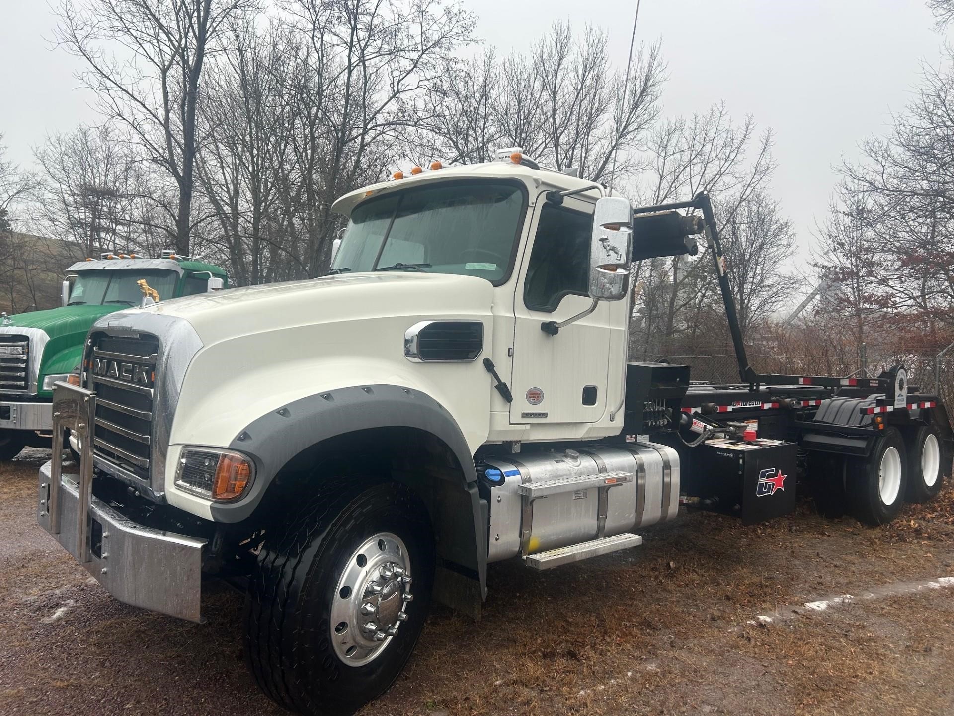 2025 MACK GRANITE 64FR 2025 MACK GRANITE 64FR - image 2 of 6