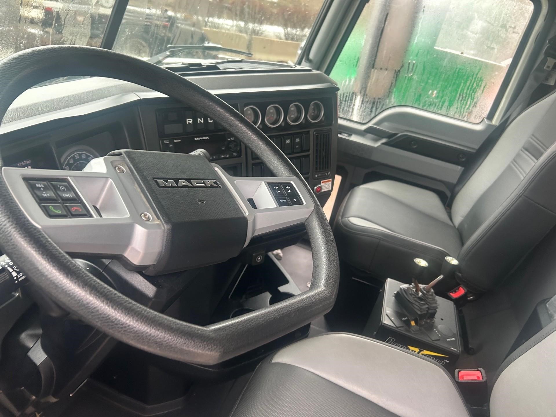 2025 MACK GRANITE 64FR 2025 MACK GRANITE 64FR - image 3 of 6