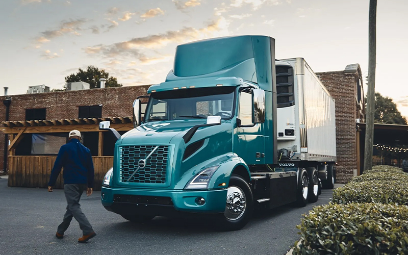 Volvo Trucks 6x4 Straight Truck Volvo Trucks 6x4 Straight Truck - image 3 of 4