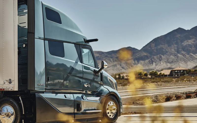 Volvo Trucks VNL 440 Volvo Trucks VNL 440 - image 2 of 4