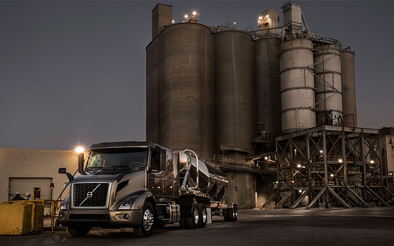 Volvo Trucks VNR 640 Volvo Trucks VNR 640 - image 2 of 6