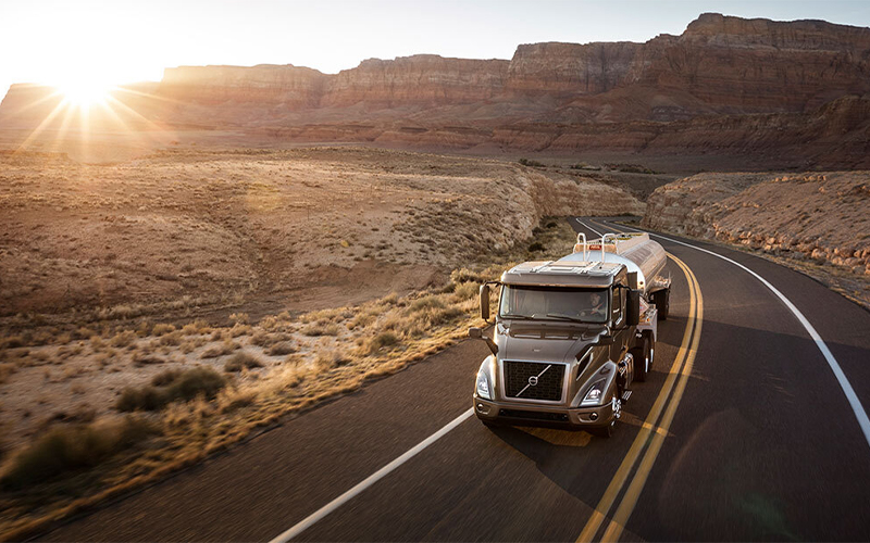 Volvo Trucks VNR 640 Volvo Trucks VNR 640 - image 3 of 6