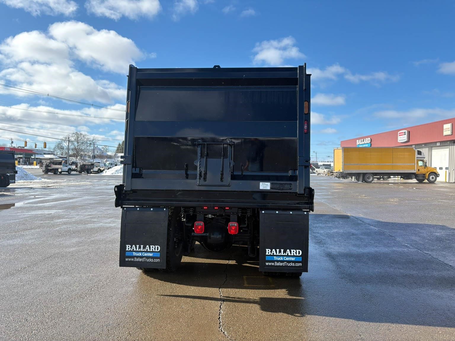 2026 VOLVO VHD64F300 11004894143 2026 VOLVO VHD64F300 11004894143