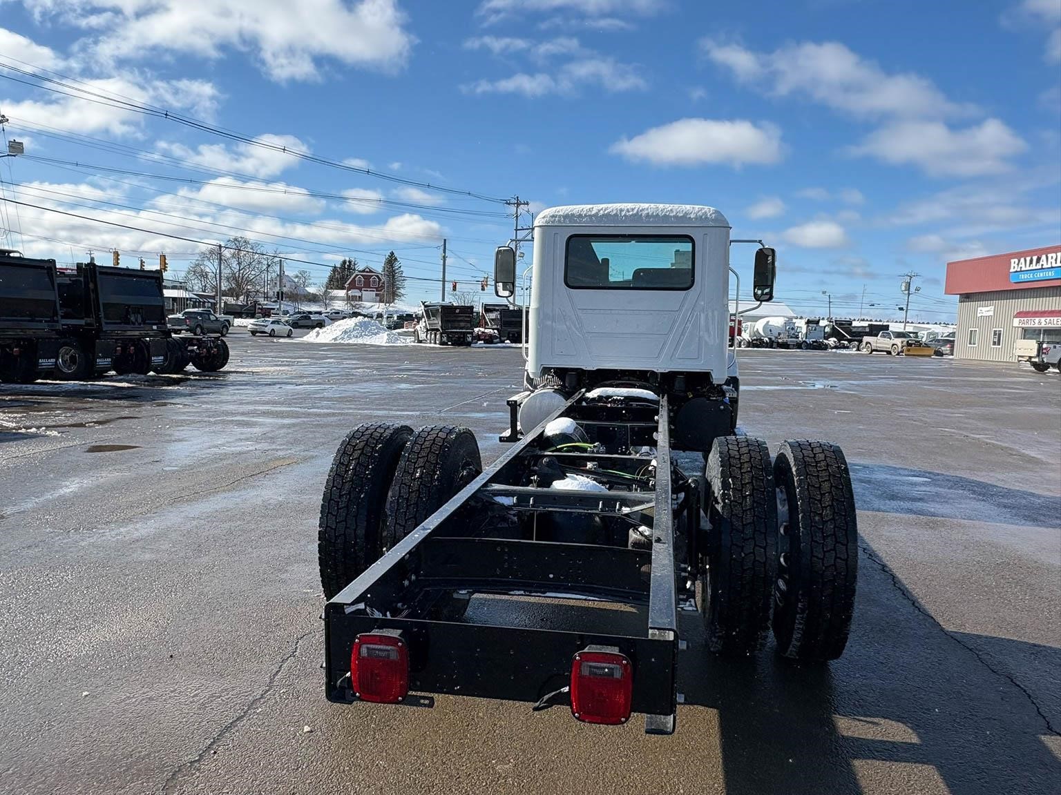 2027 MACK MD6 2027 MACK MD6 - image 4 of 6