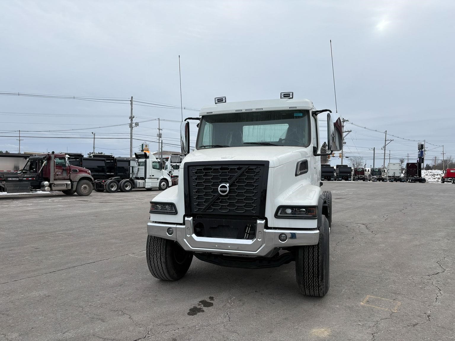 2026 VOLVO VHD64F300 2026 VOLVO VHD64F300 - image 2 of 6