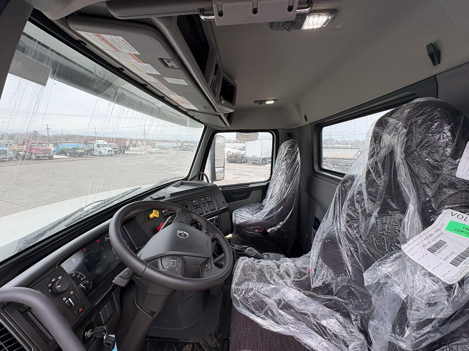 2026 VOLVO VHD64F300 2026 VOLVO VHD64F300 - image 6 of 6