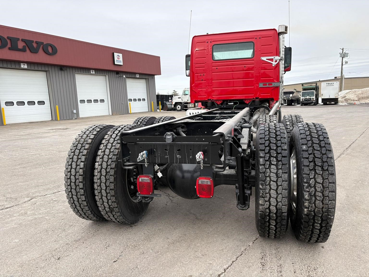 2026 VOLVO VHD64F300 2026 VOLVO VHD64F300 - image 4 of 6