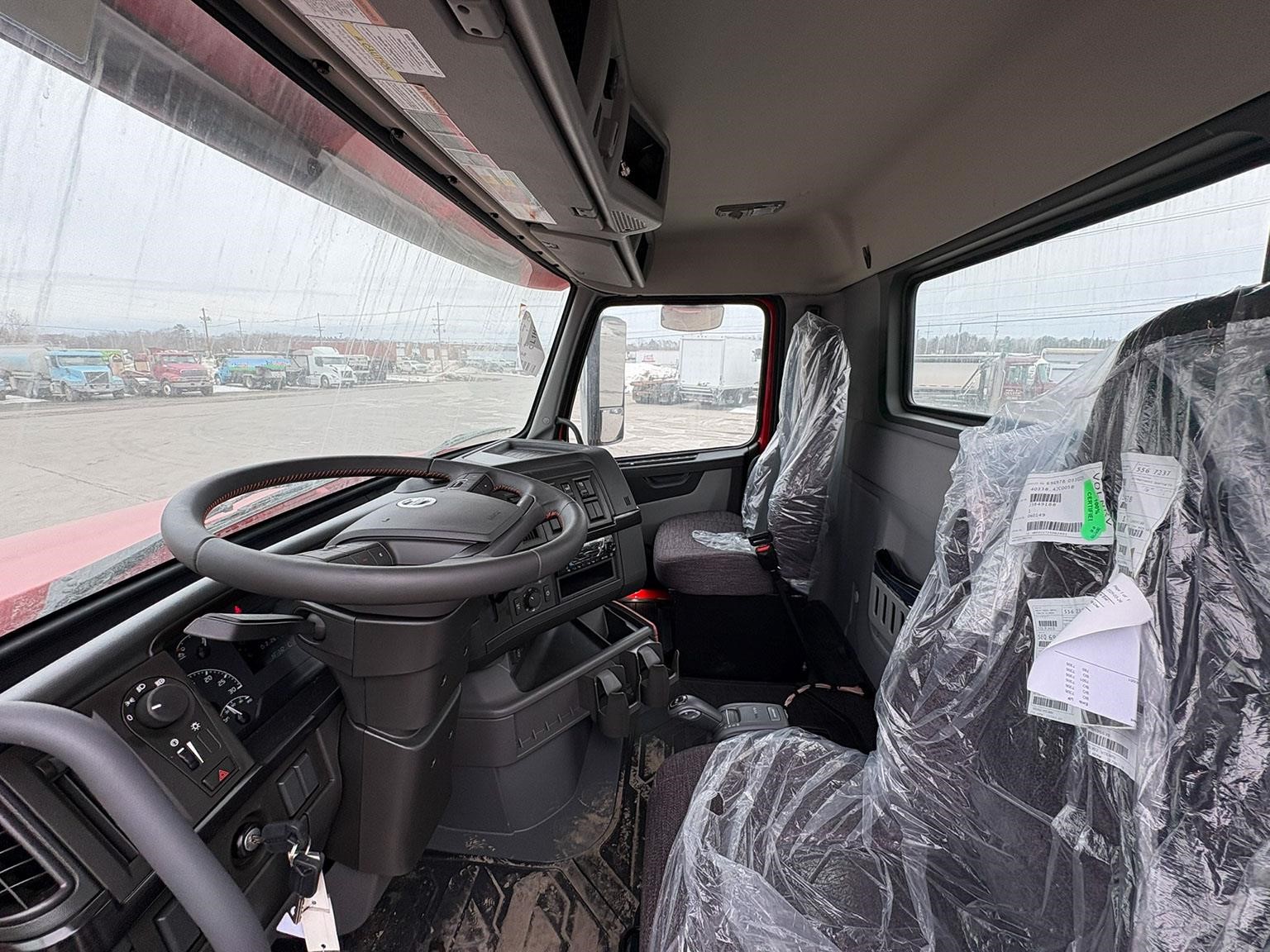 2026 VOLVO VHD64F300 2026 VOLVO VHD64F300 - image 6 of 6