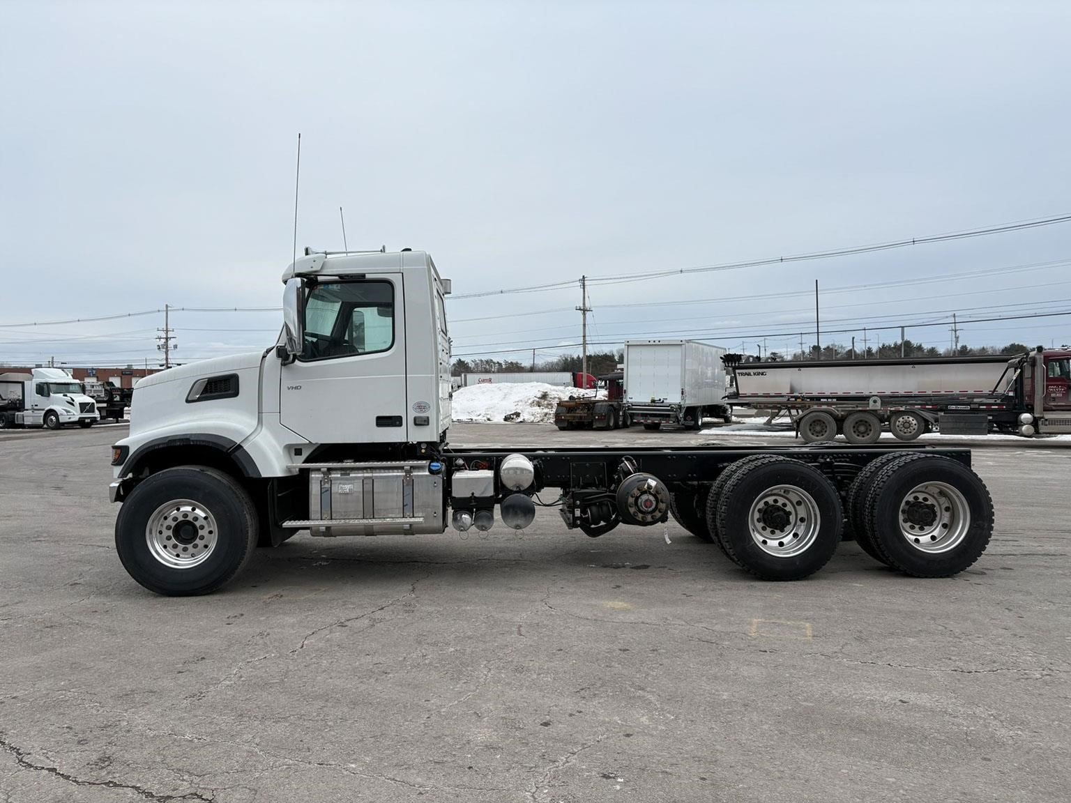 2026 VOLVO VHD64F300 2026 VOLVO VHD64F300 - image 3 of 6