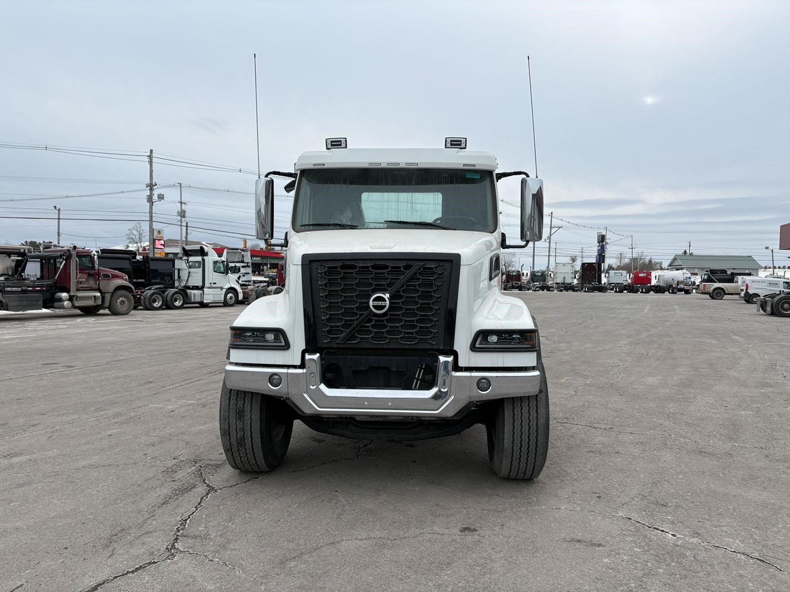 2026 VOLVO VHD64F300 2026 VOLVO VHD64F300 - image 2 of 6