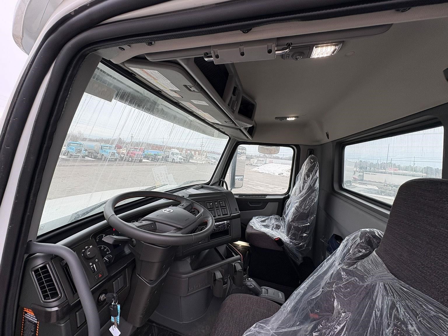 2026 VOLVO VHD64F300 2026 VOLVO VHD64F300 - image 5 of 6