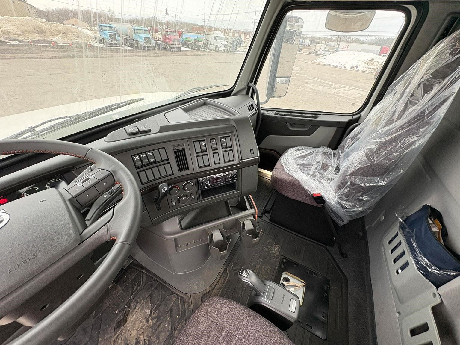 2026 VOLVO VHD64F300 2026 VOLVO VHD64F300 - image 6 of 6