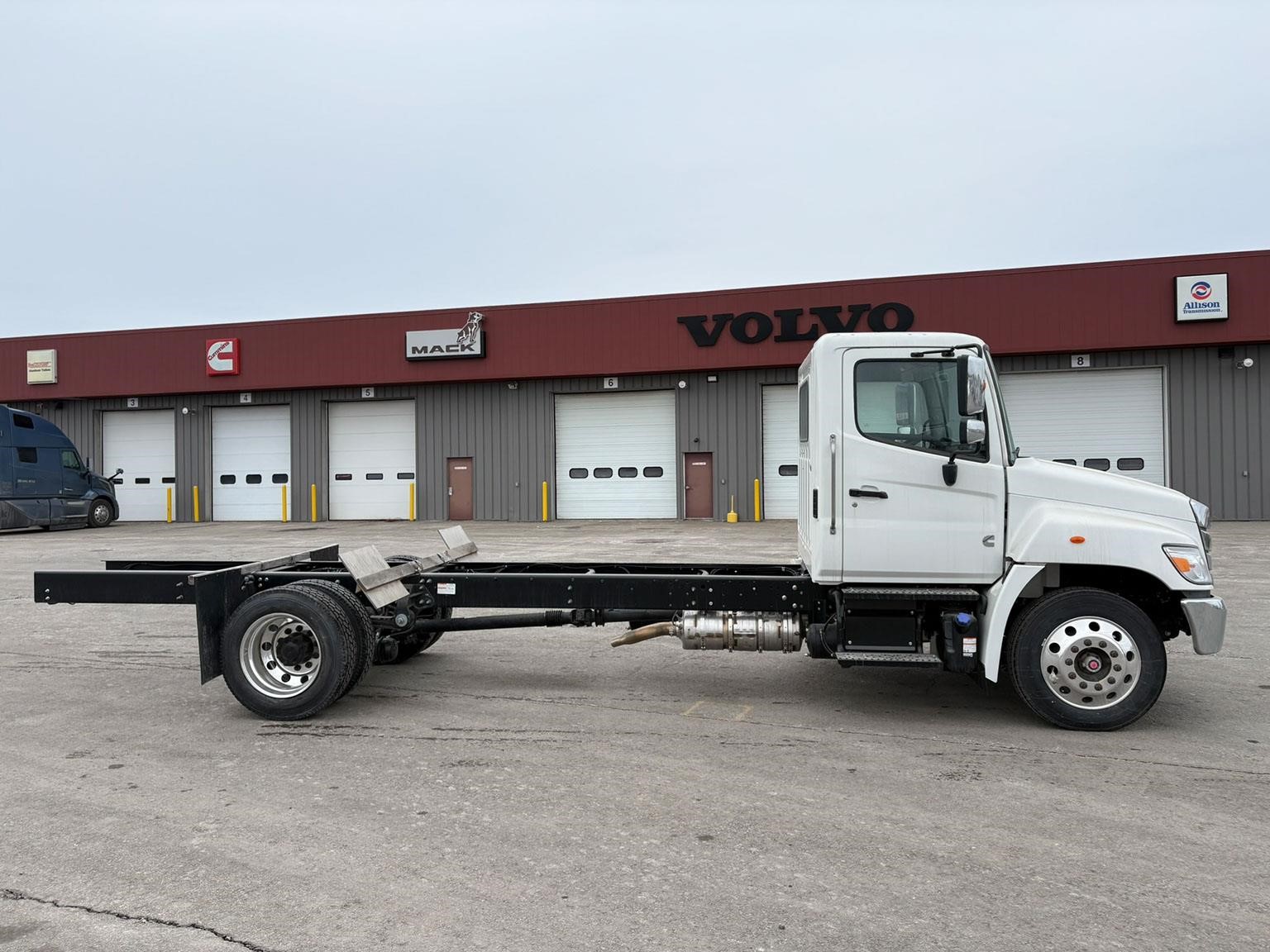 2026 HINO L6 2026 HINO L6 - image 1 of 6