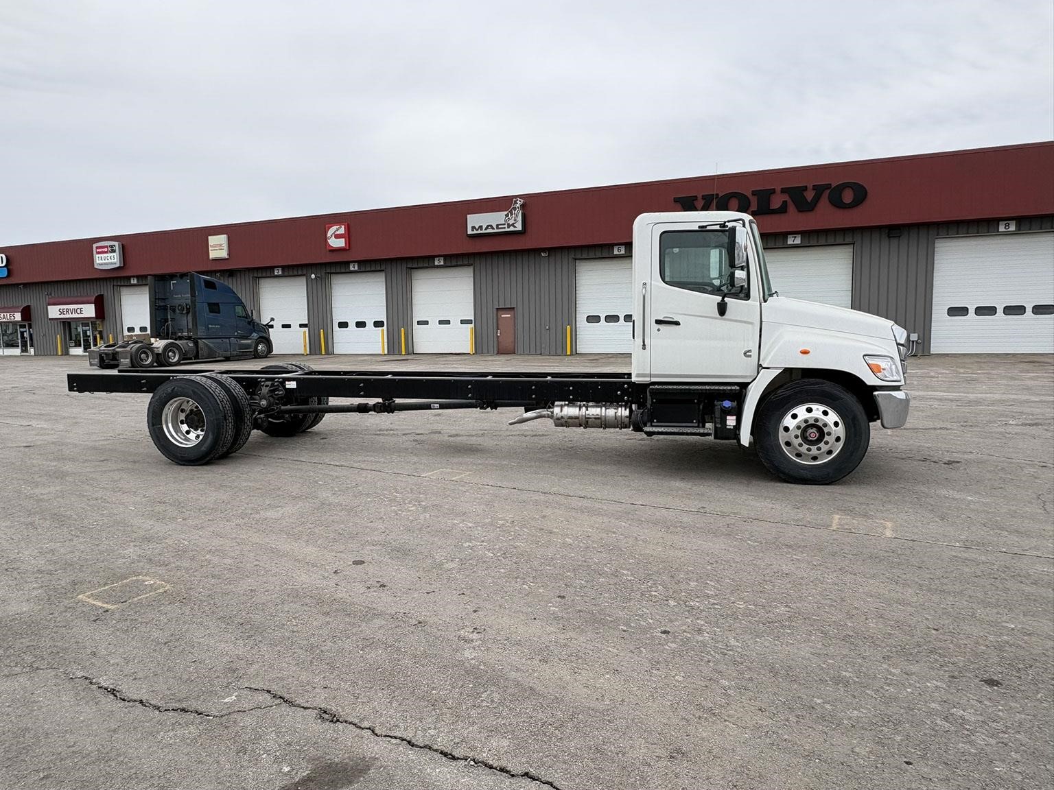 2026 HINO L6 2026 HINO L6 - image 3 of 6