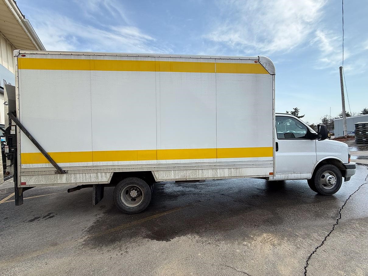 2023 CHEVROLET 3500 2023 CHEVROLET 3500 - image 2 of 6