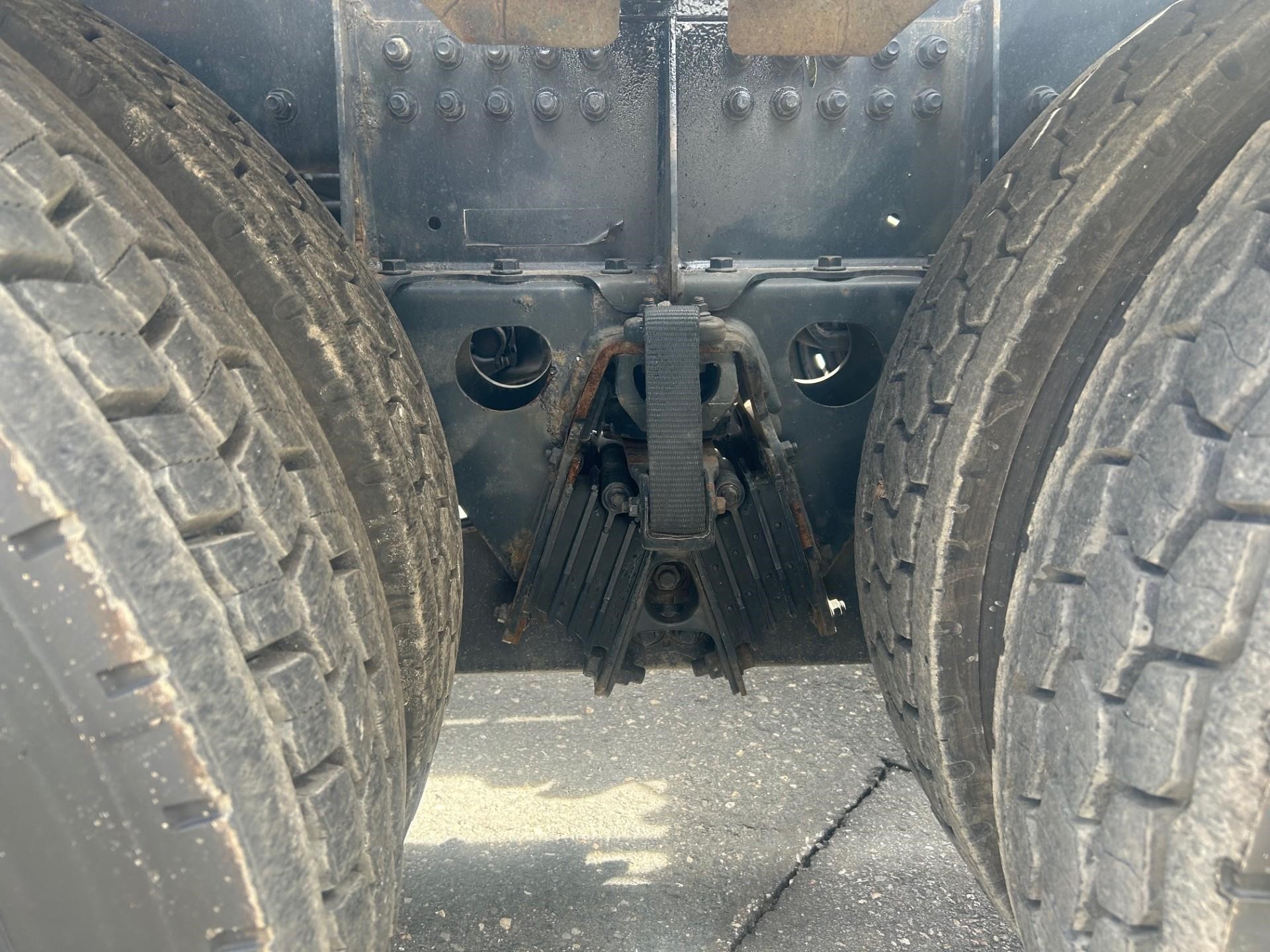 2022 PETERBILT 348 2022 PETERBILT 348 - image 3 of 6