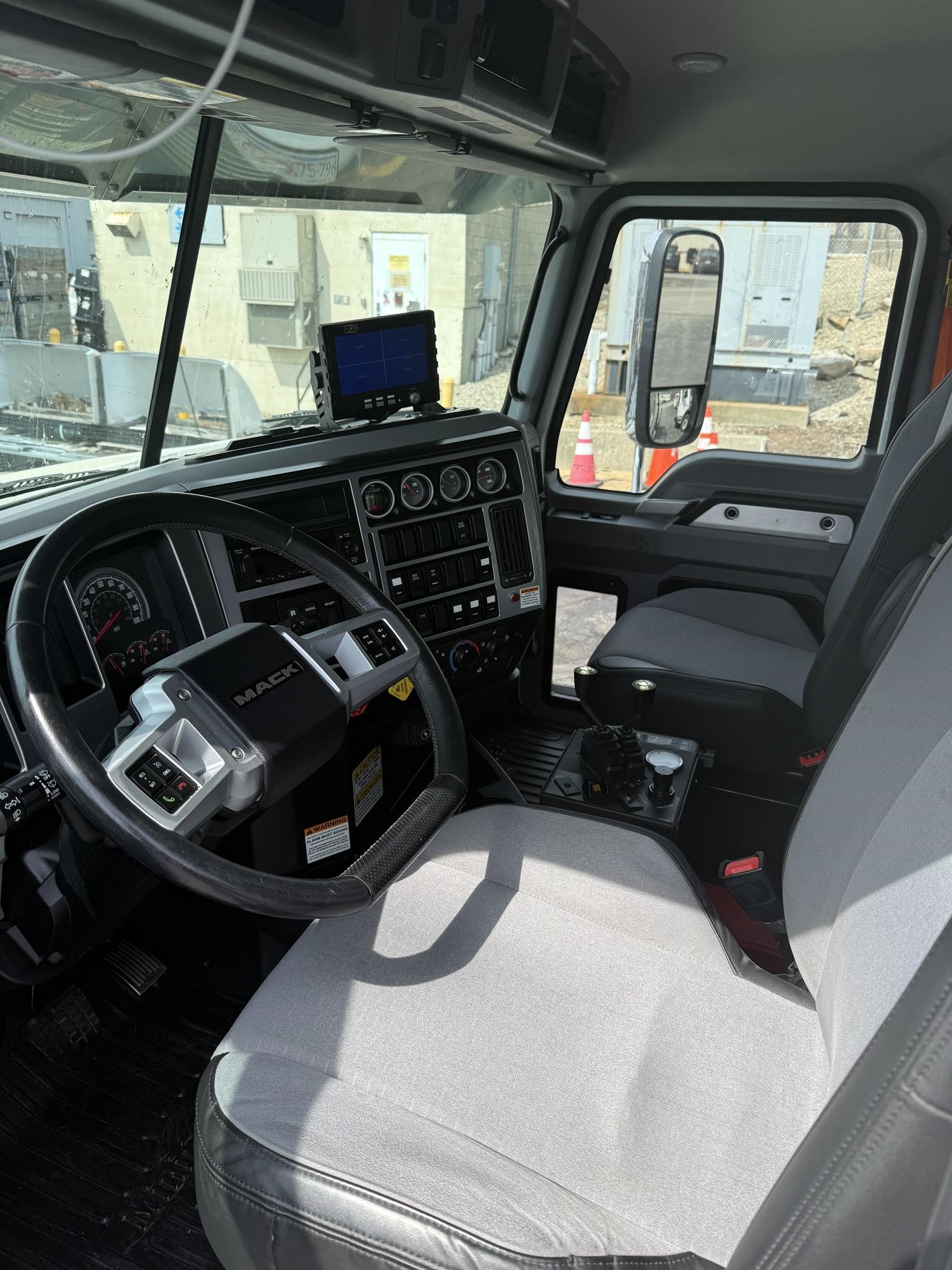 2025 MACK GRANITE 64BR 2025 MACK GRANITE 64BR - image 5 of 6