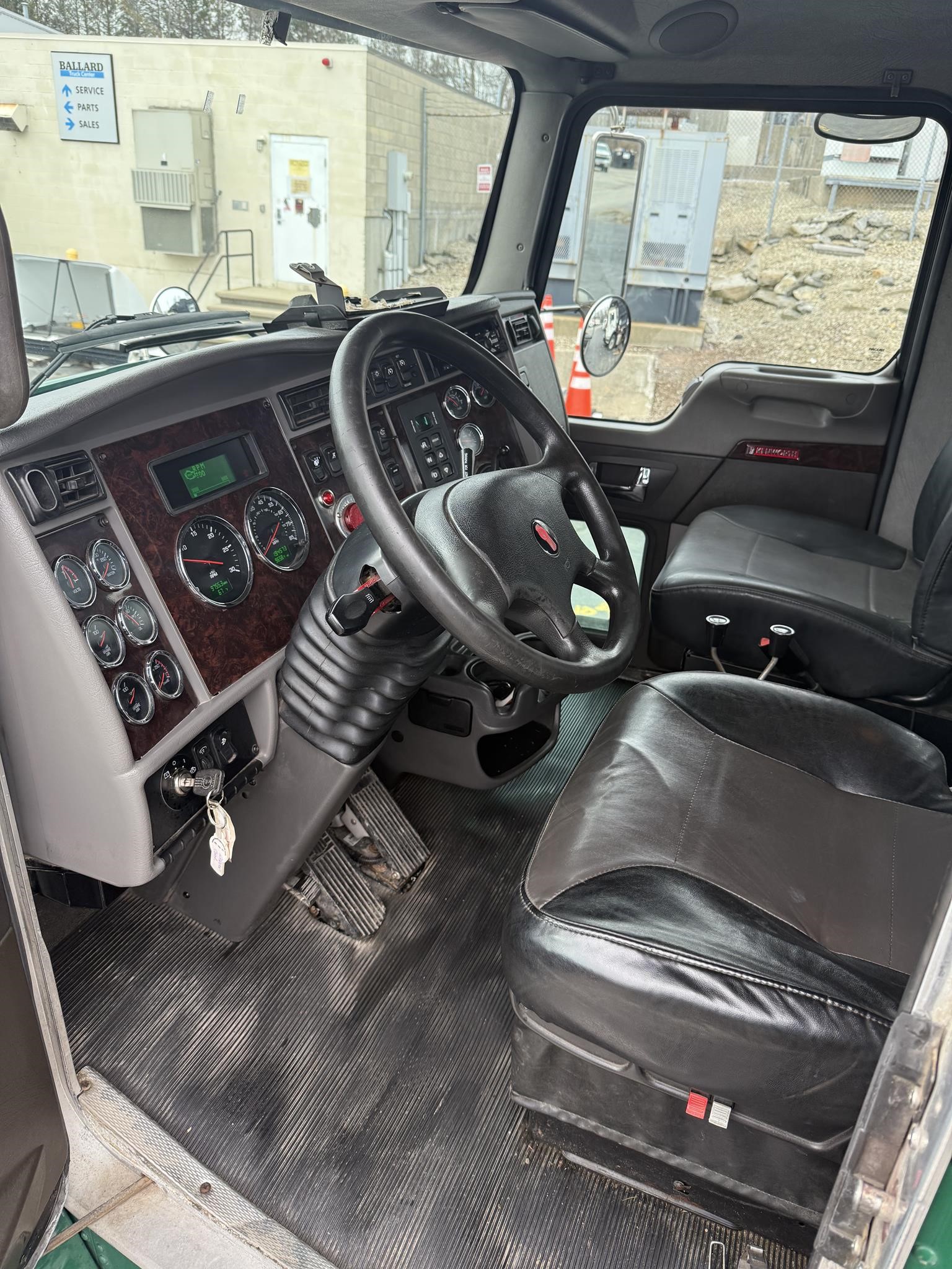 2018 KENWORTH T370 2018 KENWORTH T370 - image 3 of 6